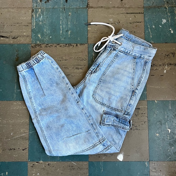 American Eagle Outfitters Denim - American Eagle Light Wash High Rise Cargo Jogger Jeans